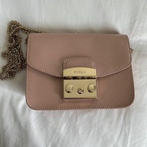 Furla Classic Metropolis Leather crossbody bag